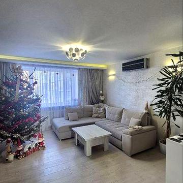 Продам 4-х кімнатну квартиру темлу та сучасну(Центр міста)