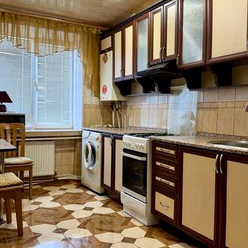 Продається трикімнатна квартира з автономним опаленням