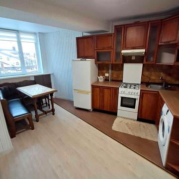 Продам однокімнатну великої площі на 2 поверсі