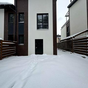 Триповерховий Таунхаус 110м2 з виходом до парку у сосновому лісі