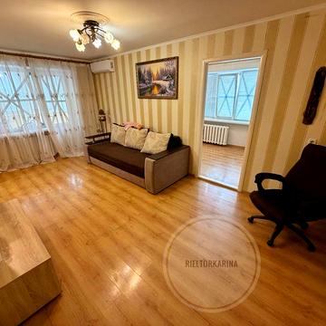 8 Березня/Яхт клуб 2к квартира в продажі на 3 поверсі з 5. З меблями