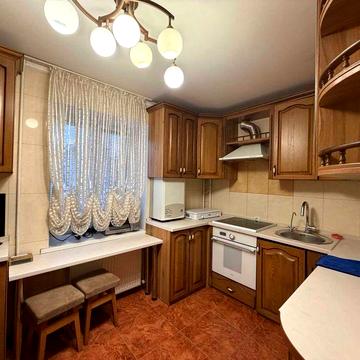 Здам трикімнатну квартиру в центрі