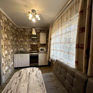 3к. Космос,Висотна, 1/9, заходь та живи!