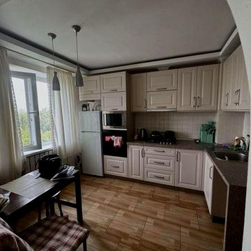 Продам 1 -к  квартиру студию 36 м2. г.Чугуев. Дизайнерская мебель