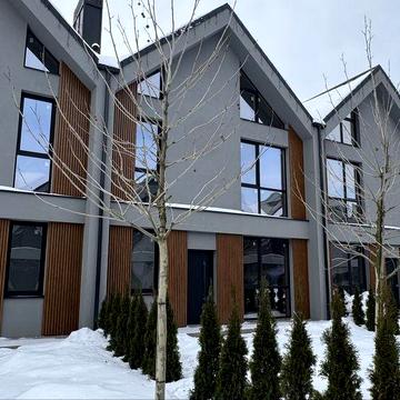 Зблокований будинок із укриттям у центрі Бучі!Власна ділянка і паркінг