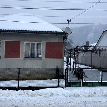 Продається дім, земельна участка, недалеко від ужгороду