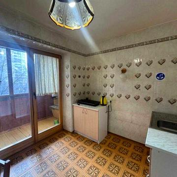 Чорновола 8, роздільна 2к, ОПАЛЕННЯ,НИЗЬКИЙ ПОВЕРХ можна з тваринкою