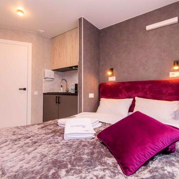 Тепла студія в пр-т Воскресенський Дистанційне заселення, Поруч парк