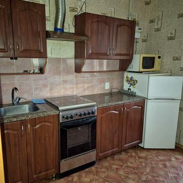 Здається 2 кімнатна квартира на Митниці