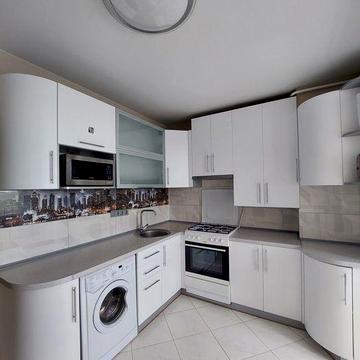 Здам велику 1 кімн.кв.на 7 лінії з ремонтом, меблями і технікой