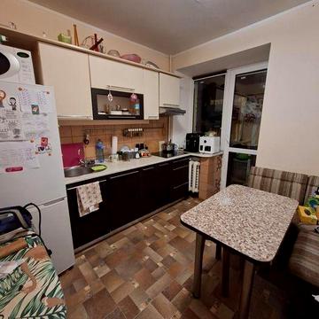 Продам 2 ком.кв. нач.ж/м.Солнечный.