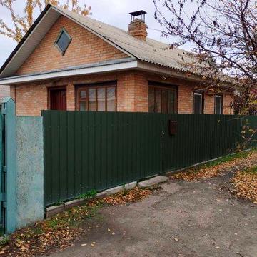 Півбудинку в с. Червона Слобода. вул.Небесної Сотні. 56 м. 8.5 сот.