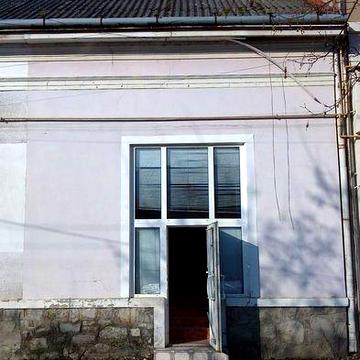 Магазин + квартира в самому центрі  — Берегове