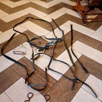 Продам кінську упраж привіз з європи кому цікаво