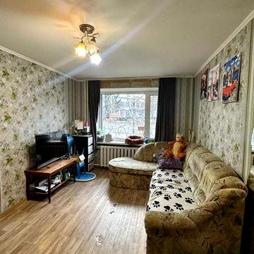 Продаж двокімнатної квартири на молодіжному з прибудовою