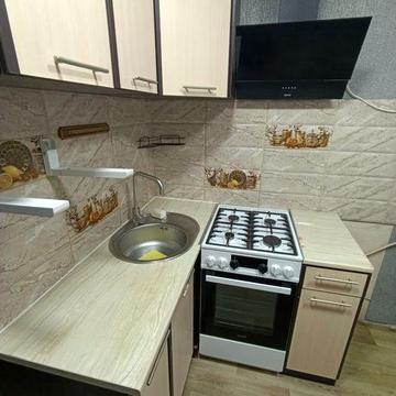 1 комнатная квартира с ремонтом  горишние плавни