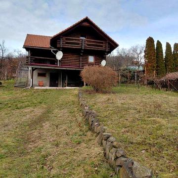 Будинок поруч з Мукачевом