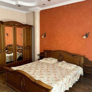 Здається 3 кімнатна квартира в центрі міста