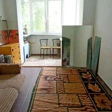 Продам гостинку возле метро Масельского