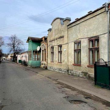 Продам 2/3 будинку з окремим входом у м. Вижниця