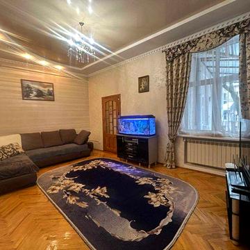 Оренда 4-х кім. квартири по вул. Левицького (райвадміністрація)