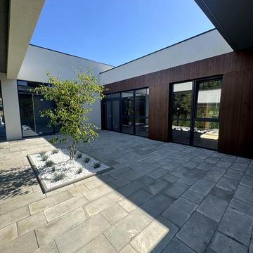 Продаж будинку …де стиль відповідає якості