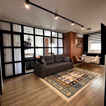 Деміївська 16, поруч метро , квартира з гардеробом