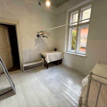 Здається в оренду простора 2-кімнатна квартира по вул. Римлянина