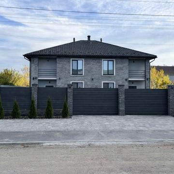 Продаж дуплекс в центрі м. Буча на великій ділянці 3,5 сот .