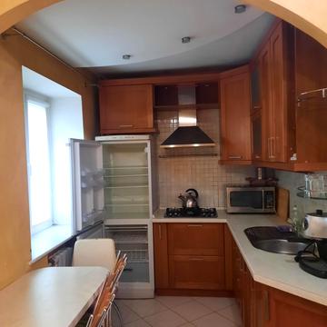 Олени Теліги вул., 3-Б