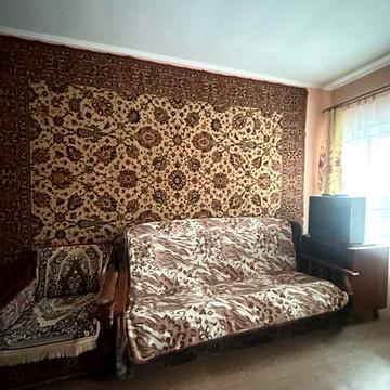 Центр з місцем для авто вільно