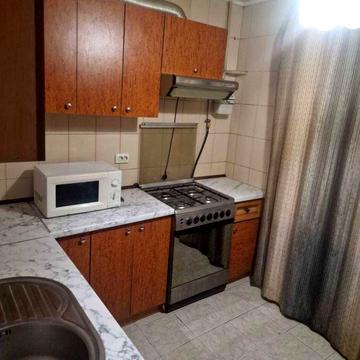 Єнгельса 19 поруч 1 лікарня тепла  квартира