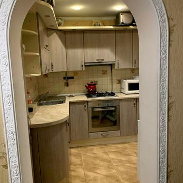 Семінарська вул., 18