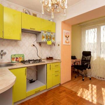 Продаж 3 к Чешка комарова