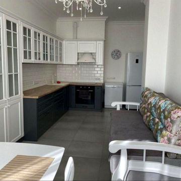 Оренда преміальної квартири з панорамним видом на море
Французький бул