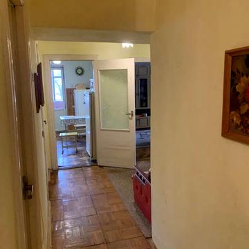 Академіка Євгена Лазаренка вул., 36