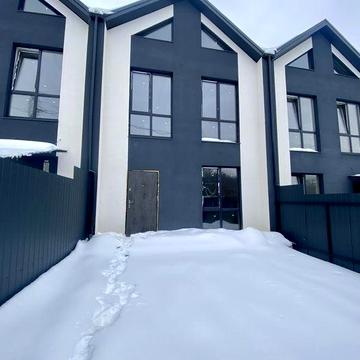 Сучасний таунхаус біля парку