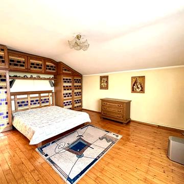 Тараса Шевченка вул., 5