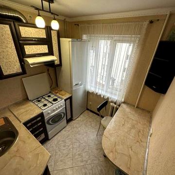 Оренда 1-кімнатної квартири по  вулиці Довга  (центр міста)