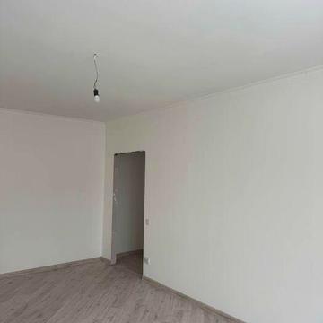 2-кімнатна квартира з частково незакінченим  ремонтом по вул. Хіміків