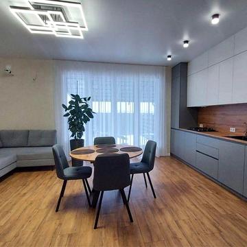 Автономний дуплекс з ремонтом та підвалом  Гатне, КМ Беверлі Хілз