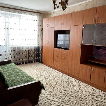 Продається затишна квартира у зручному та розвиненому районі.