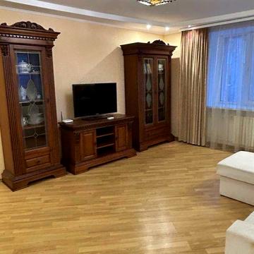 Ляхова 12  Центр закритий двір з парковкою вільна