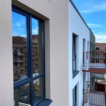 Однокімнатна квартира в будинку з даховою газовою котельнею.