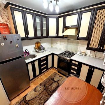 Продам  2к кв/8-Марта 1