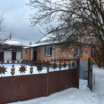 Продається будинок, загальною площею з присадибною ділянкою 0,1 га