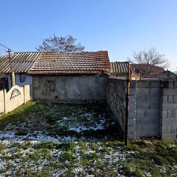 Продаю частину домоволодіння мікрн Варварівка окремий двір вул. Чорном