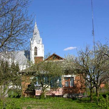 Продаж будинку з земельною ділянкою