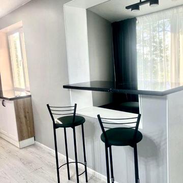 2 кімгатна квартира з новим ремонтом. Ніхто не жив. Меблі залишаються