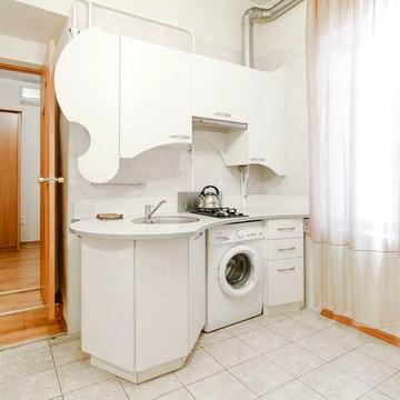 Сдам 1 комнатную квартиру, на Дерибасовской 19, 2/3, газ, свет есть!!!